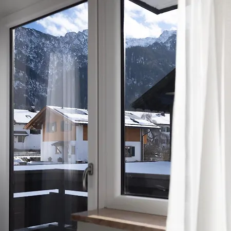 I Eschenlohe, Spacious Group Apartment, Mountain View Appartement *