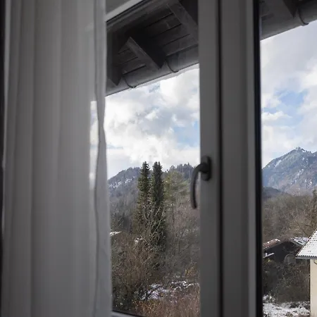 Appartement I Eschenlohe, Spacious Group Apartment, Mountain View *