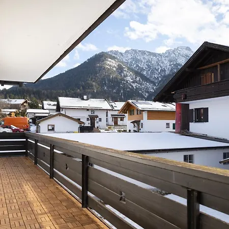 Appartement I Eschenlohe, Spacious Group Apartment, Mountain View Eschenlohe