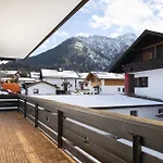 Apartman I Eschenlohe, Spacious Group Apartment, Mountain View Eschenlohe