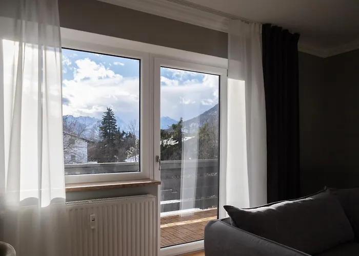 I Eschenlohe, Spacious Group Apartment, Mountain View * إيشِنلوه